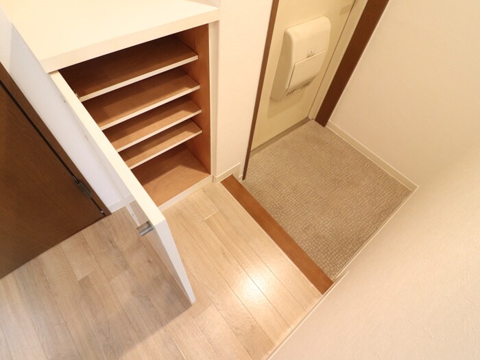 物件内観写真11　(玄関)