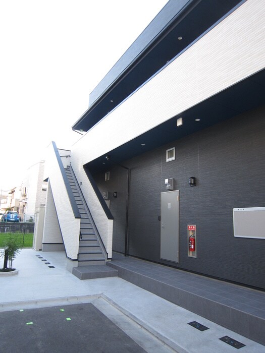 物件外観写真3　(エントランス部分)