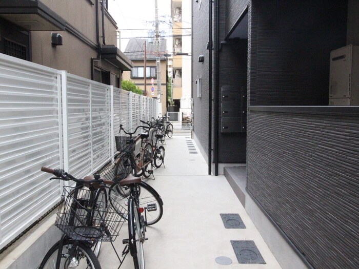 物件外観写真4　(駐輪場)
