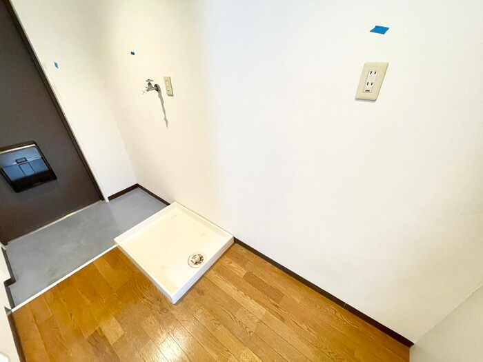 物件内観写真18　(洗濯機置場)