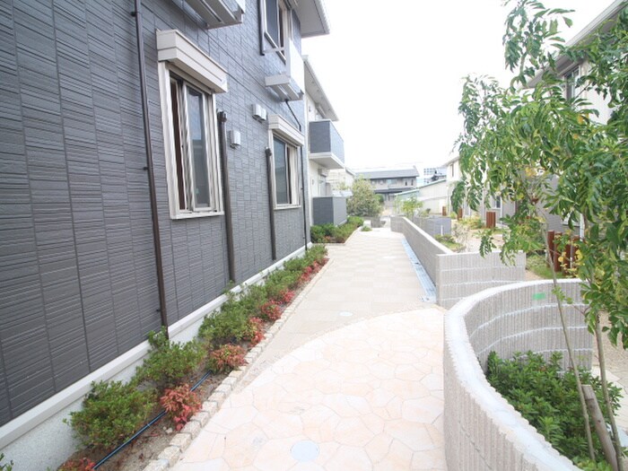 物件外観写真5　(エントランス部分)