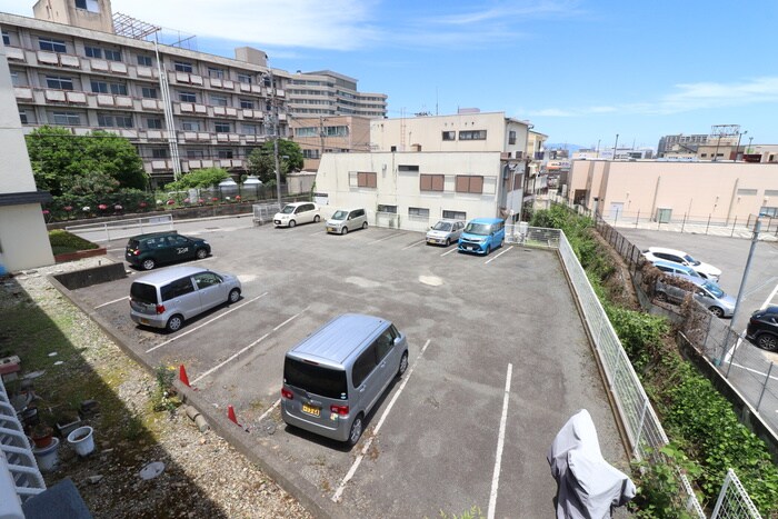 物件外観写真2　(駐車場)