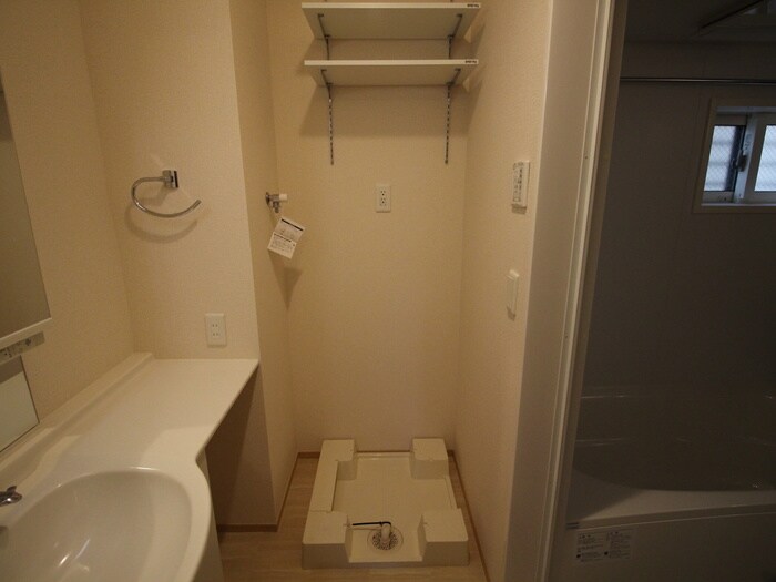 物件内観写真14　(洗濯機置場)