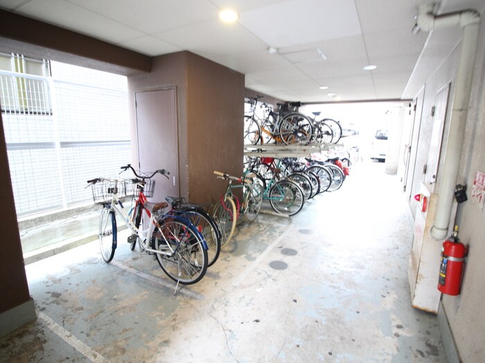物件外観写真6　(駐輪場)