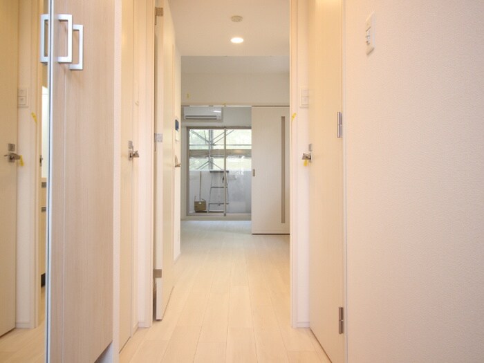 物件内観写真14　(廊下)