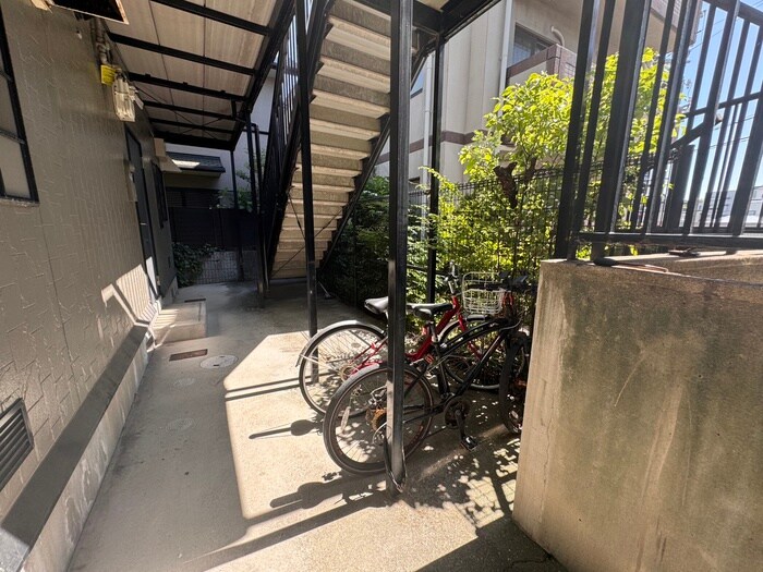 物件外観写真4　(駐輪場)
