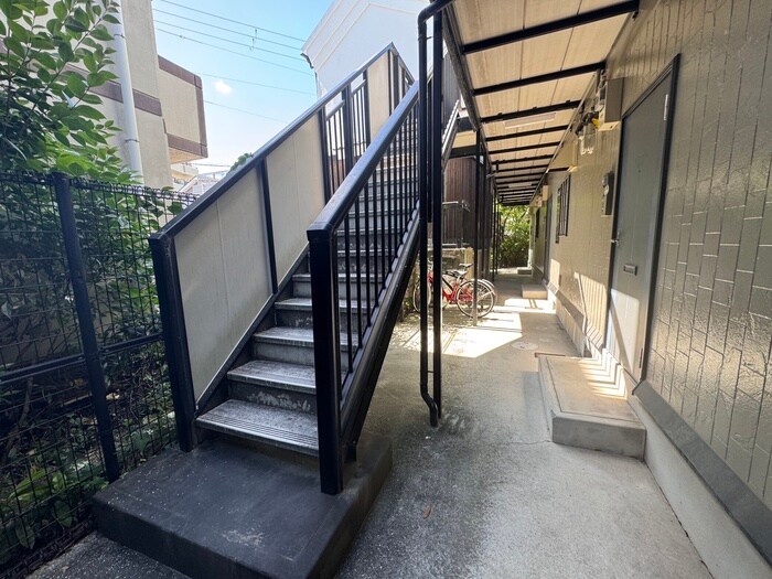 物件外観写真5　(エントランス部分)