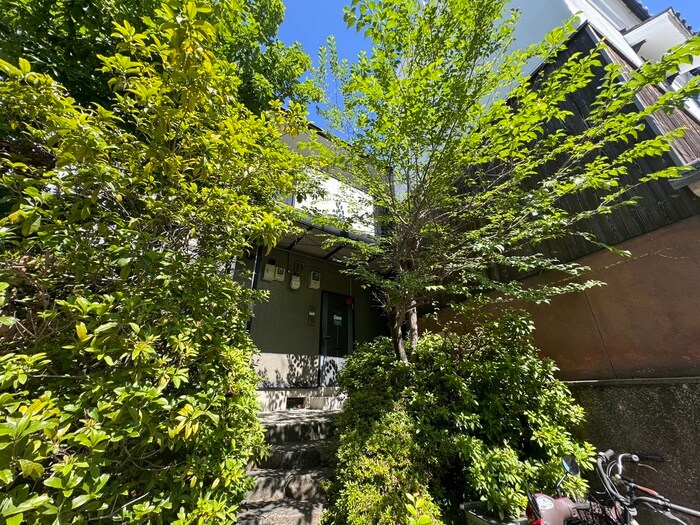 物件外観写真6　(エントランス部分)