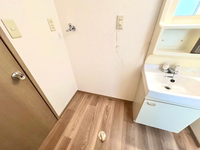 物件内観写真16　(洗濯機置場)