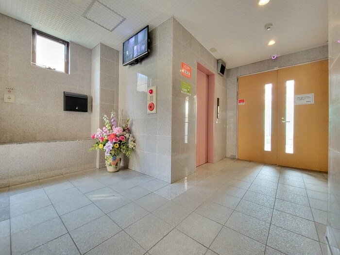 物件外観写真2　(エントランス部分)