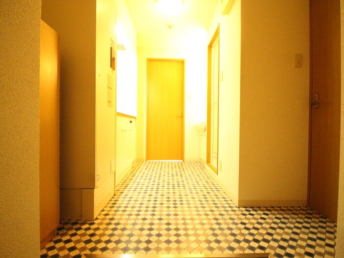 物件内観写真16　(玄関)