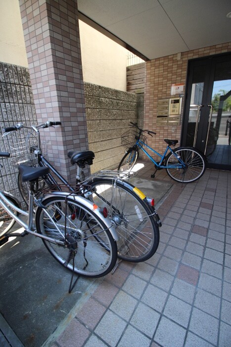 物件外観写真4　(駐輪場)