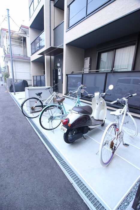 物件外観写真4　(駐輪場)