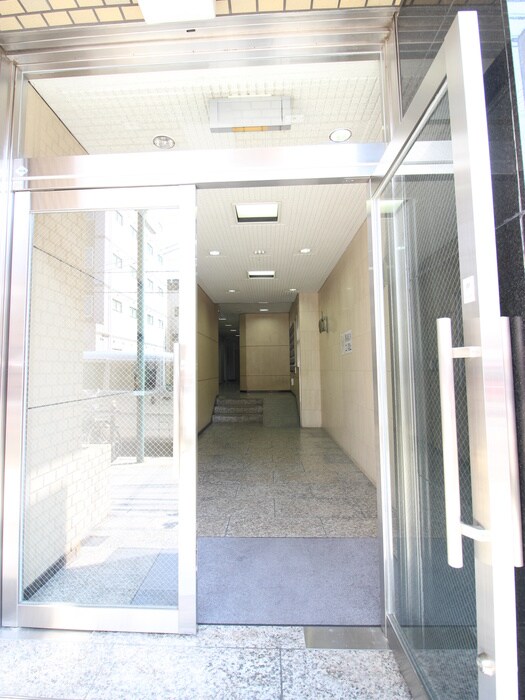 物件外観写真5　(エントランス部分)