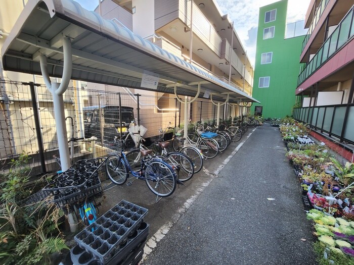 物件外観写真4　(駐輪場)