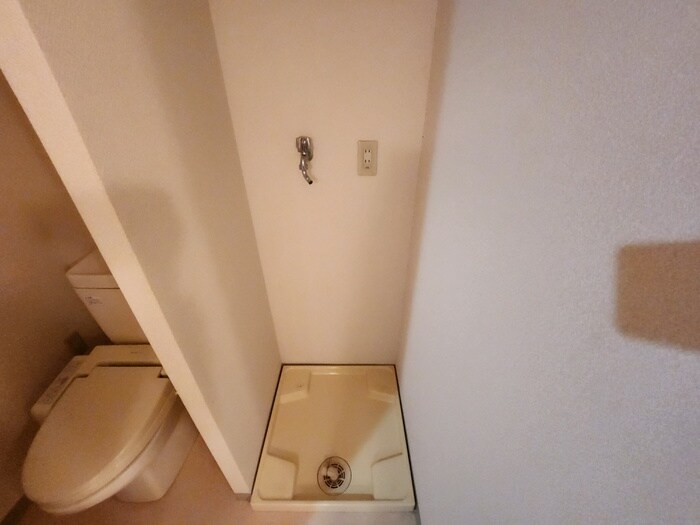 物件内観写真10　(洗濯機置場)