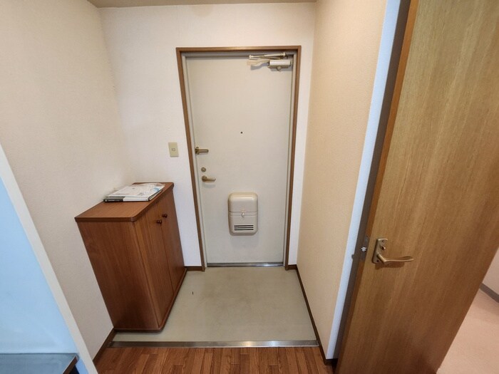 物件内観写真16　(玄関)