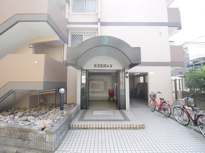 物件外観写真2　(エントランス部分)