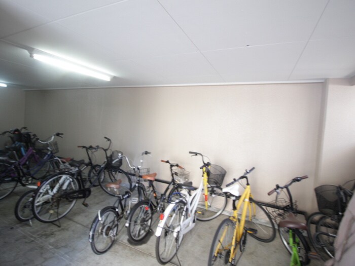 物件外観写真6　(駐輪場)