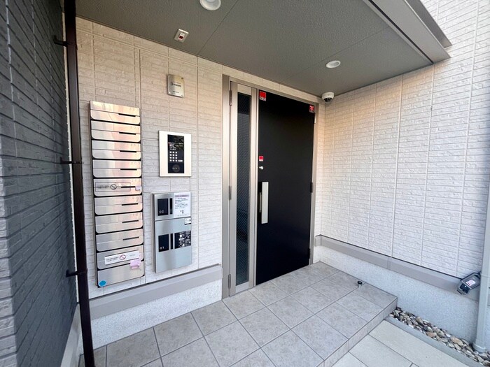 物件外観写真4　(エントランス部分)