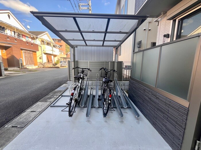 物件外観写真6　(駐輪場)