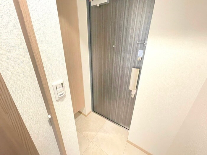 物件内観写真7　(玄関)