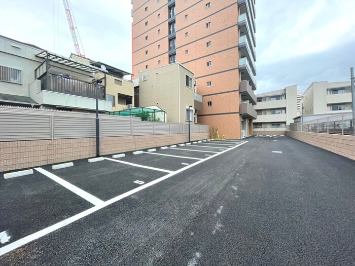 物件外観写真3　(駐車場)