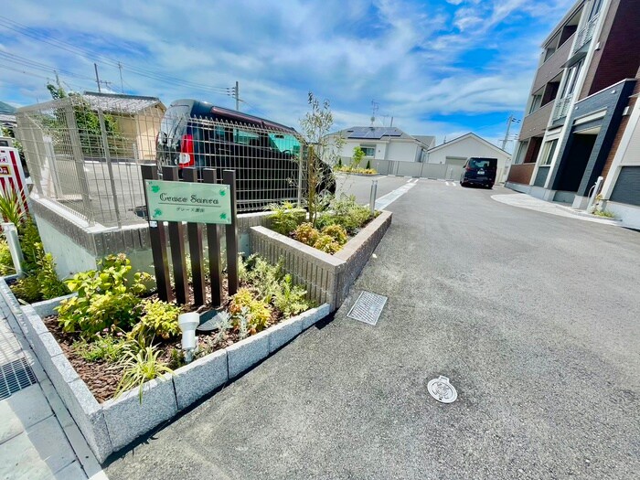 物件外観写真5　(エントランス部分)