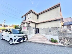 東香里南町貸家（15-18）外観写真