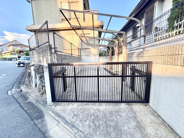 物件外観写真3　(駐車場)