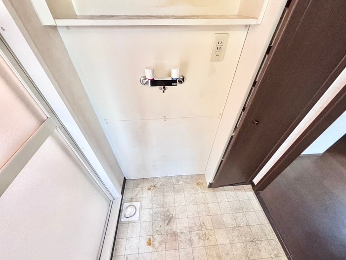 物件内観写真10　(洗濯機置場)