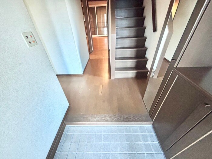 物件内観写真17　(玄関)