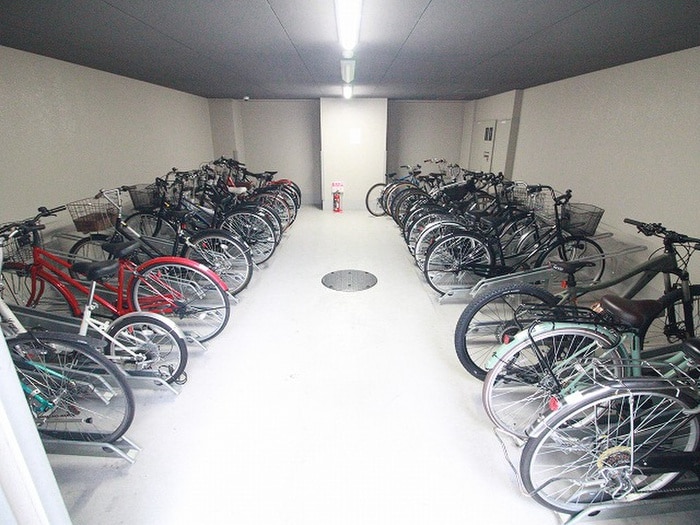 物件外観写真4　(駐輪場)