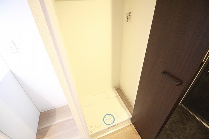 物件内観写真12　(洗濯機置場)