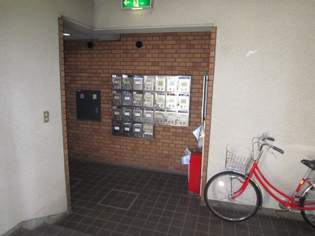 物件外観写真2　(エントランス部分)