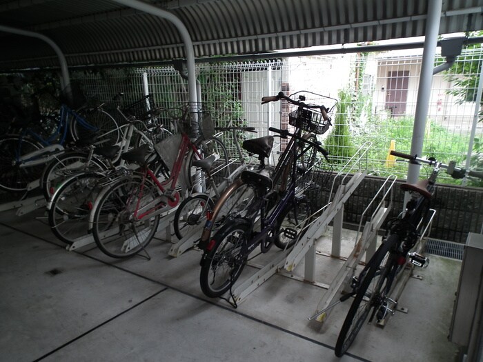 物件外観写真3　(駐輪場)