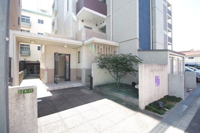 物件外観写真2　(エントランス部分)