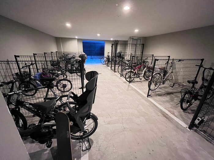 物件外観写真5　(駐輪場)