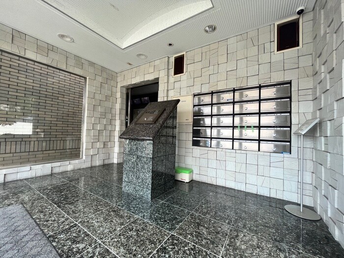 物件外観写真5　(エントランス部分)