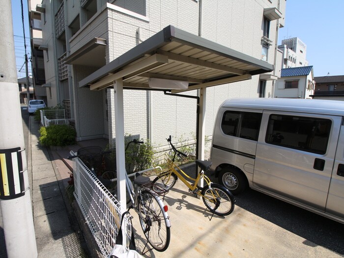 物件外観写真4　(駐輪場)