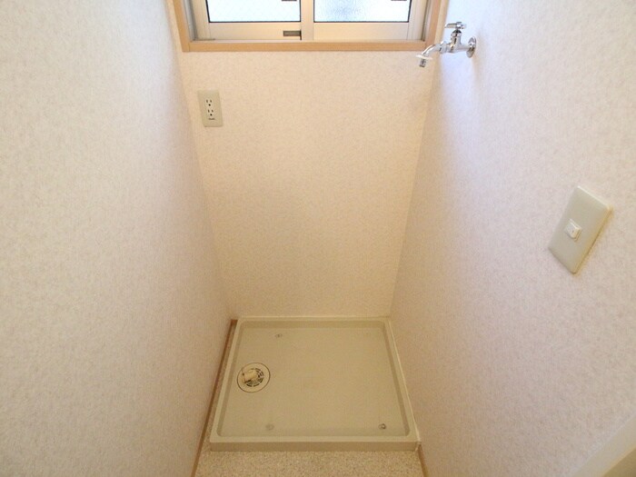 物件内観写真15　(洗濯機置場)