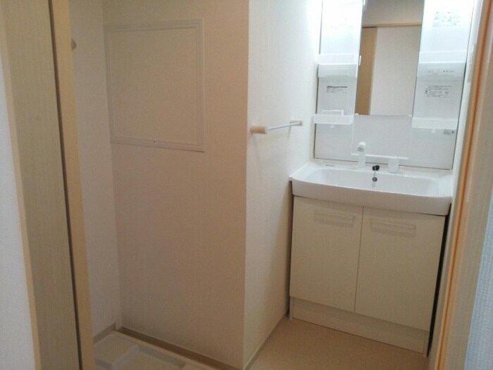 物件内観写真16　(洗濯機置場)