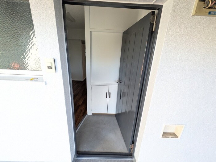 物件内観写真12　(玄関)