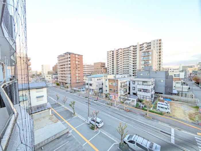 物件内観写真12　(室内からの展望)