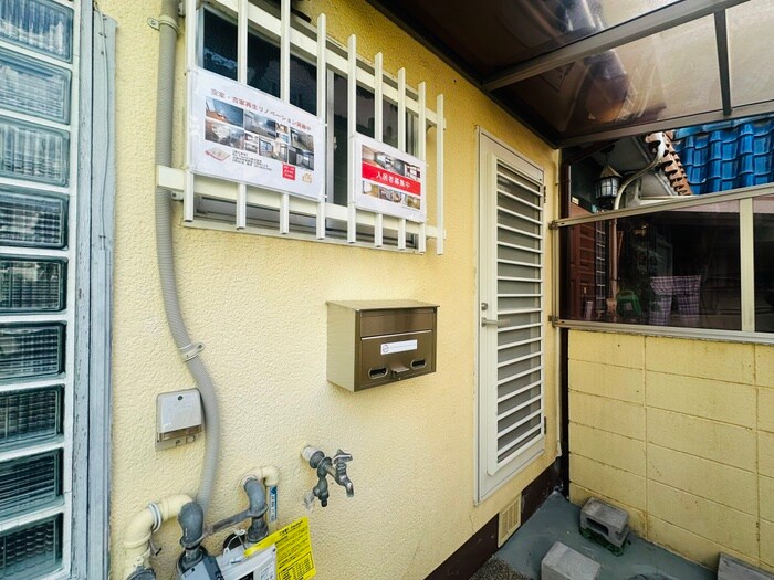物件外観写真5　(エントランス部分)