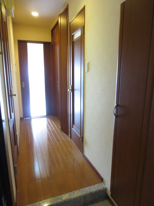 物件内観写真16　(廊下)
