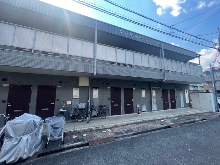 物件外観写真4　(エントランス部分)