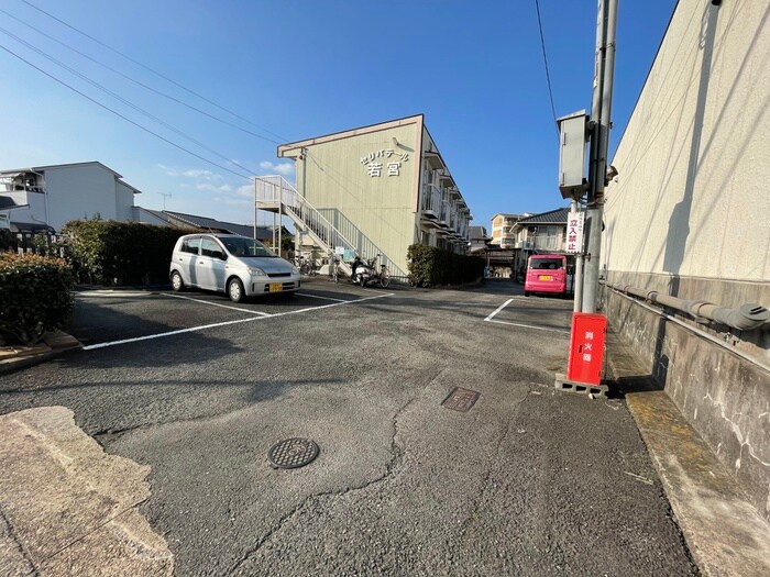 物件外観写真4　(バイク置き場)