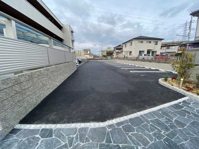物件外観写真3　(駐車場)