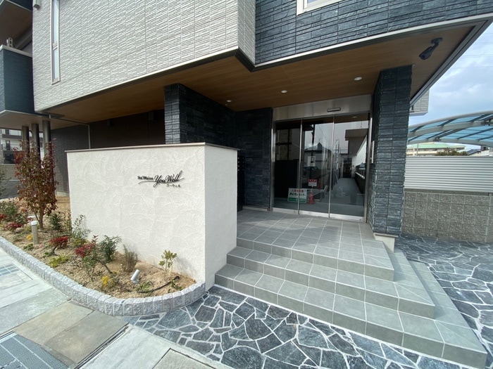 物件外観写真6　(エントランス部分)